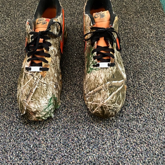 AF1 - Picture 2 of 4